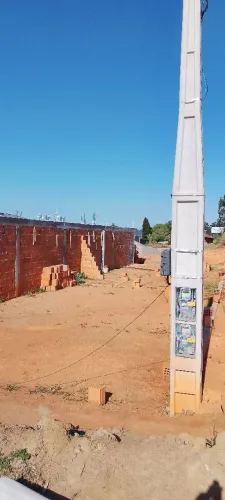 Lindo terreno com água e luz ligada lugar alto e sossegado e fundação pronta