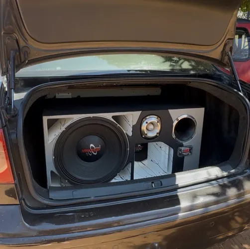 Vendo som automotivo trio 4 vias