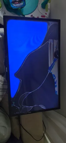 TV Philips 32PHG4900/78 Com Tela Quebrada - Liga Normalmente