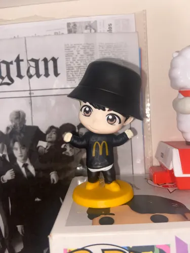 Jungkook TinyTAN McDonald?s na caixa