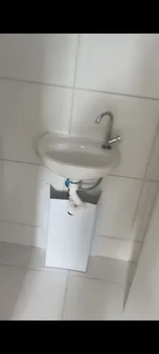 Pia de banheiro+ torneira 