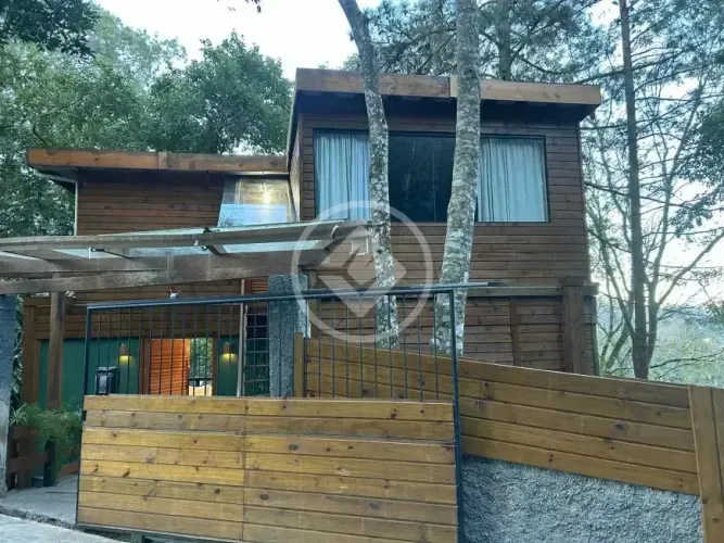 CASA FORA DE CONDOMINIO - 4 QUARTOS - PARQUE INGÁ - TERESÓPOLIS codigo: 386036