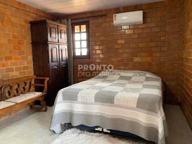 Casa com 4 quartos em Santana