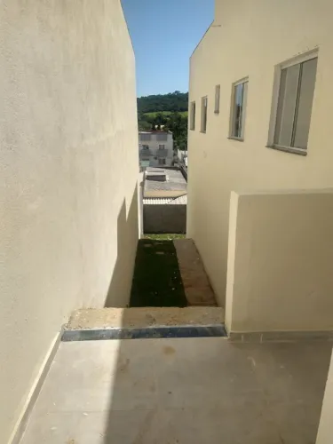 Esmeraldas - Casa Padrão - Floresta Encantada