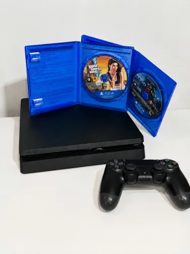 PS4 Slim + 2 Jogos