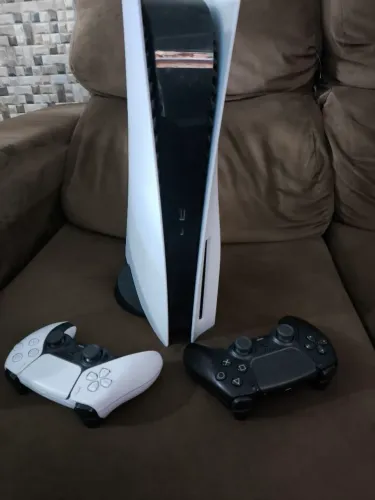 Ps5 800gb, com leitor, 2 controles e 2 jogos mídia física