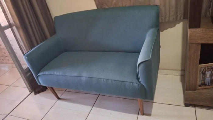 Sofá Novo Namoradeira D&A 02 Lugares Azul Royal Premium Base Retrô Linho