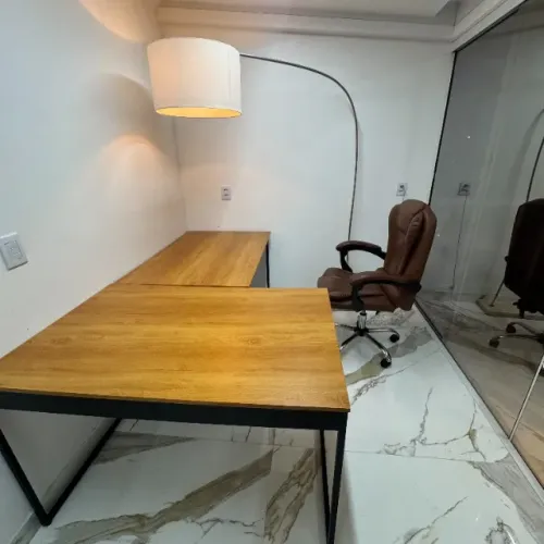 Kit de 2 mesas com 1 cadeira de escritório
