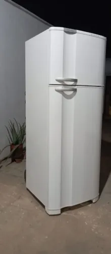 Geladeira com garantia disponível pra venda