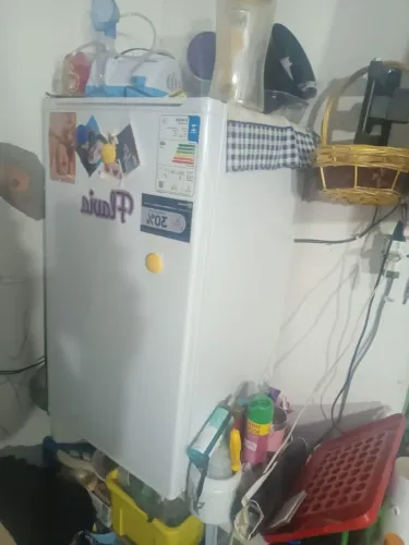 Frigobar semi novo