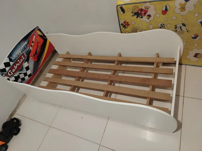 Cama infantil dos carros
