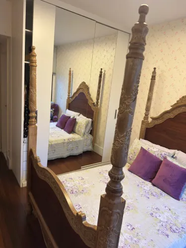 Cama de Casal de Madeira Maciça Entalhada - Estilo Clássico/Provençal