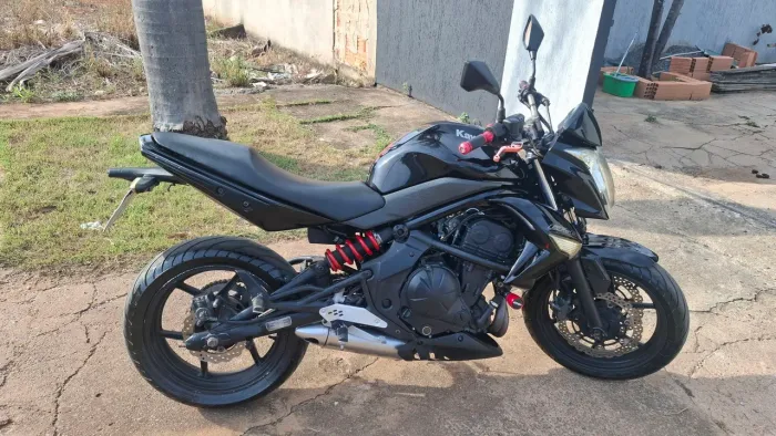 KAWASAKI ER-6N 2010 - PRETA R$18.500,00