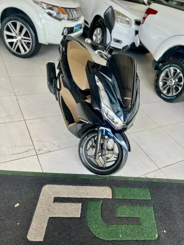 HONDA PCX DLX 2025 (1.200km)