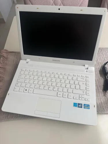 Notebook Samsung i3 6 geração/ 8gb de ram e SSD