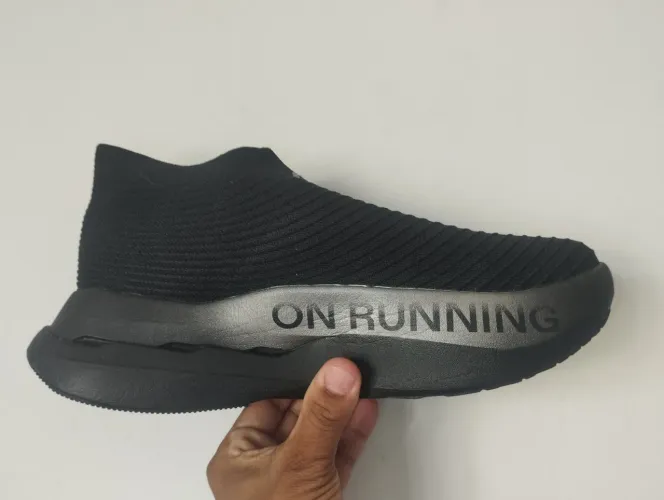 Tênis On Running Preto e Grafite - Esportivo e Moderno