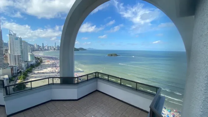 Temporada/ Baln Camboriu/ Ap 4 Quartos/ Av. Atlântica, Frente-Mar, ap Lateral / vg privat.