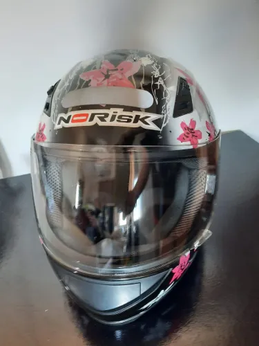 Capacete semi novo