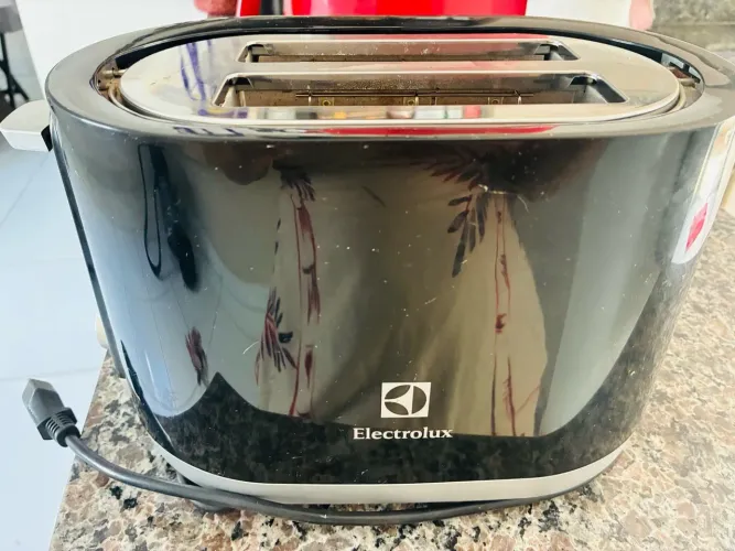 Vende-se torradeira Electrolux