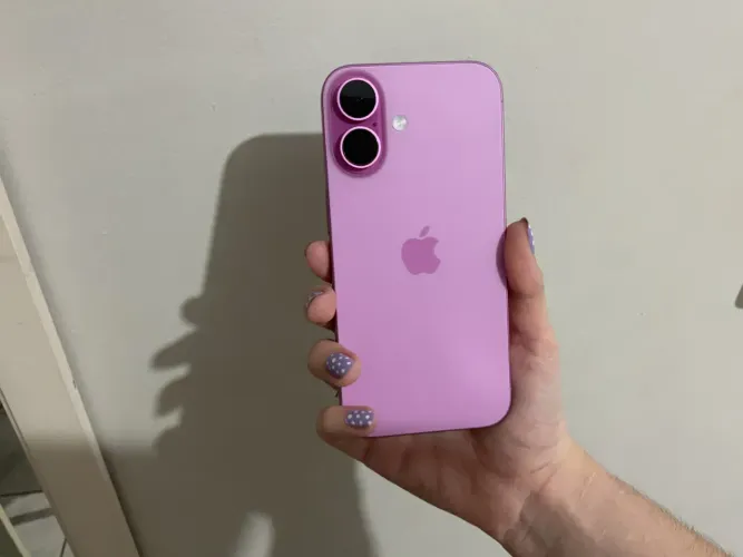 VENDO IPHONE 16 ROSA POUCO USADO