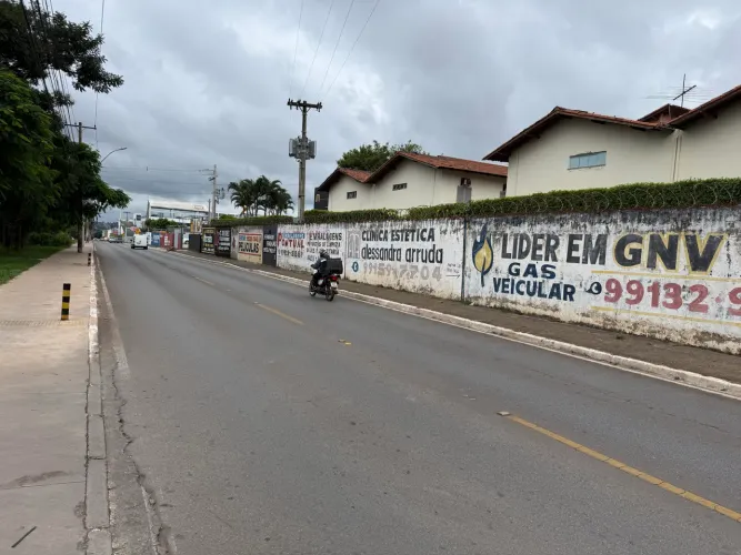 LOTE COMERCIAL DE ESQUINA VAZADO COM CASA 2 QUARTOS DUAS KITNET E UMA LOJA