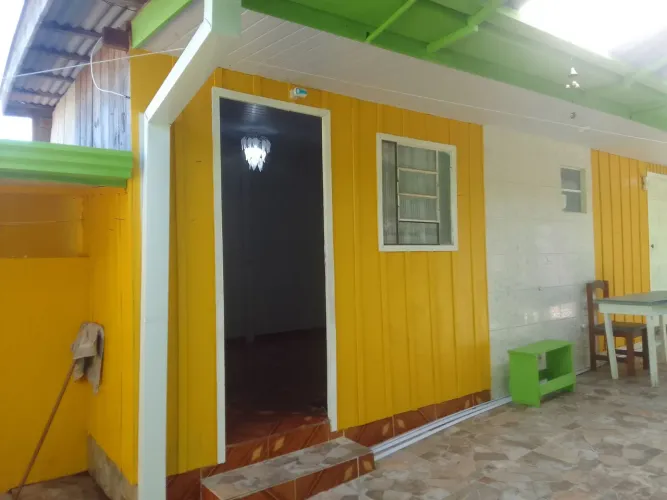 Alugo kitnet peça grande com banheiro