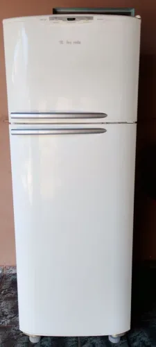 Vendo  geladeira Eletrolux modelo df45