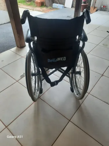Cadeira de Rodas Dellamed usada