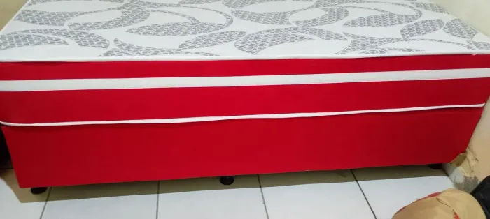 Cama box com colchão excelente estado 