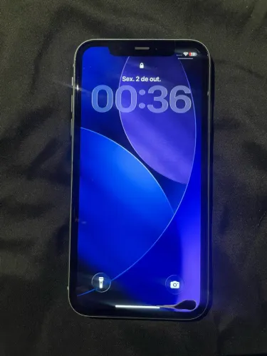 iPhone 11 128gb 73% da saúde detalhe na tela não atrapalha