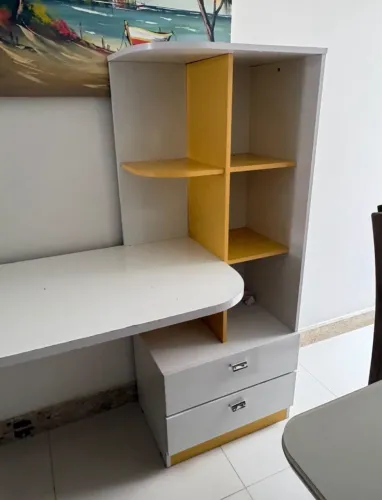 Escrivaninha / mesa de estudo / escritório