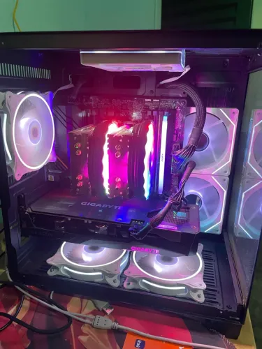 PC Gamer Ryzen 5 5500 + RX 7600 8gb 16gb Fury + 8Gb Fury