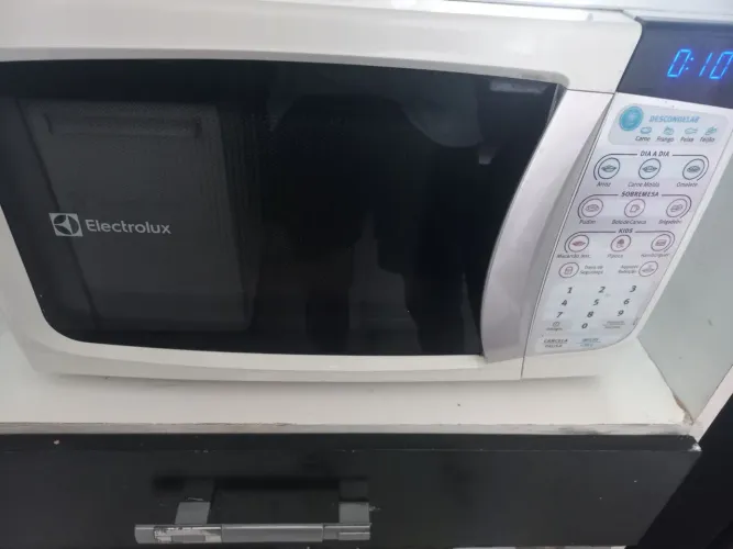 Forno micro ondas Electrolux 20 litros