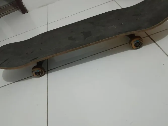 Skate profissional semi novo por 140 reais