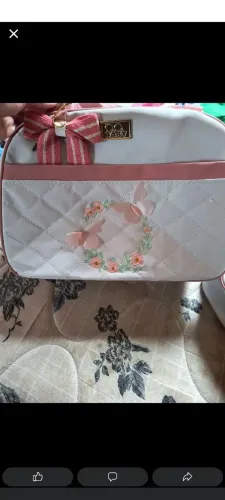 Vendo bolsa maternidade branca com detalhes rosa