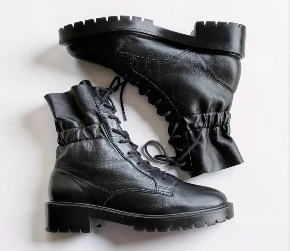 bota feminina de couro legítimo marca arezzo tamanho 35