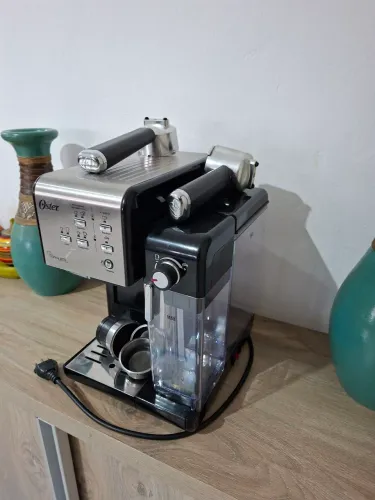 Cafeteira expresso Oster Prima Latte