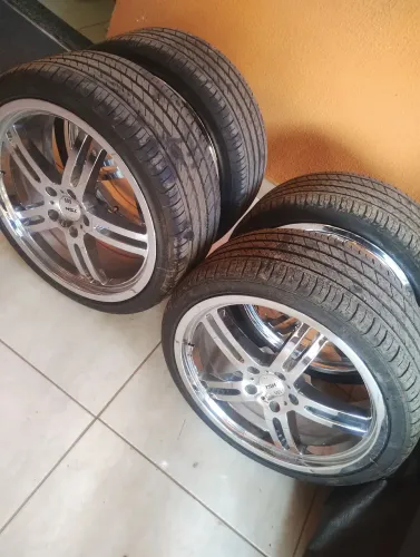 Rodas Aro 19 com Pneus novos impecável