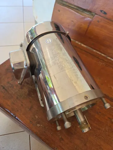 ?Motor Elétrico Trifásico WEG 1 HP 1740 RPM Carcaça 143TC Inox