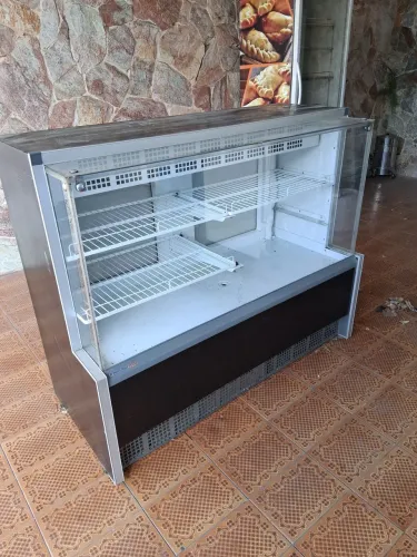 BALCÃO / VITRINE REFRIGERADA GELOPAR GPEA-140R PR - 1,40M - 220V