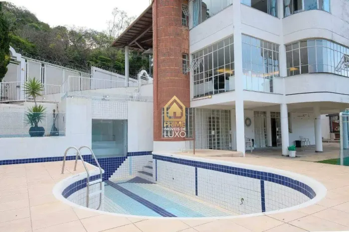 Casa à venda no Mangabeiras, em Belo Horizonte, com 5 suítes e piscina