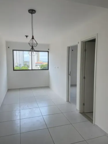 Charmoso apt semi mobiliado, ótima localização nos Aflitos!