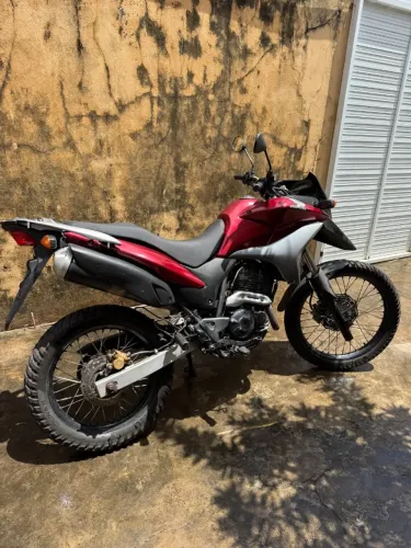 Honda XRE 300 quitada