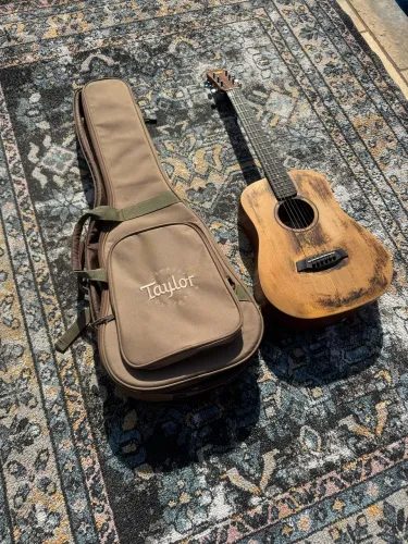 Violão Taylor Baby