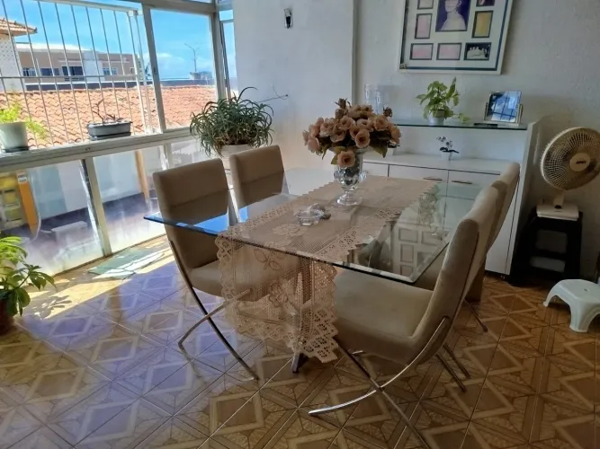 Mesa retangular com 4 cadeiras