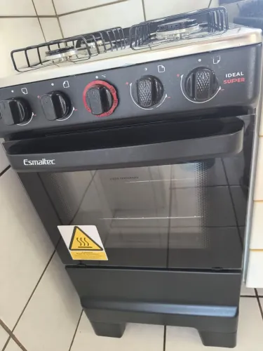 Fogão Esmaltec 4 bocas em estado de novo