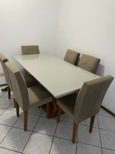 Mesa de jantar 6 lugares seminova