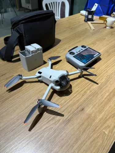 Drone DJI Mini 4 Pro Fly More Combo (Com tela)