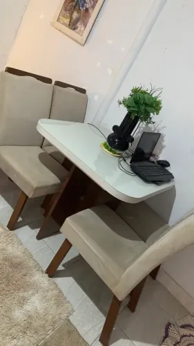 Mesa de vidro com 4 cadeiras 800 reais