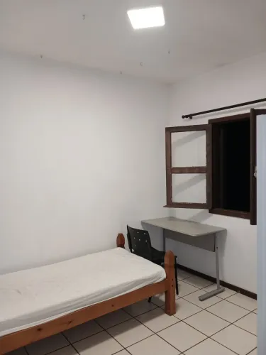 Quarto individual em República somente para mulheres